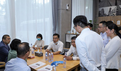 住建部曹金彪司長領導率隊調研安歆青年社區(qū)·虹口龍之夢項目